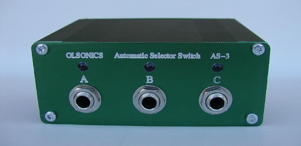 AS3 automatic ABC selector switch case from view of LEDs and input jacks